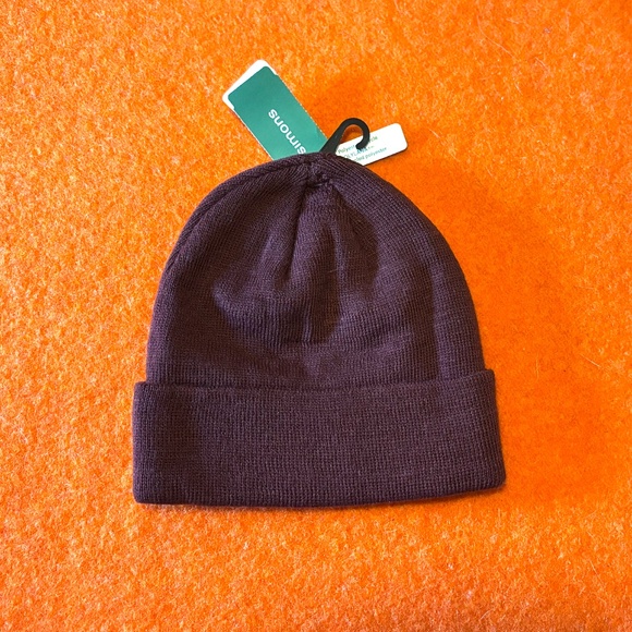 Unisex burgundy monochrome cuffed tuque hat beanie NWT - Picture 2 of 7